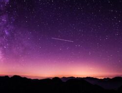 Mengenal Star Bathing, Wisata Relaksasi dengan Keindahan Bintang-Bintang