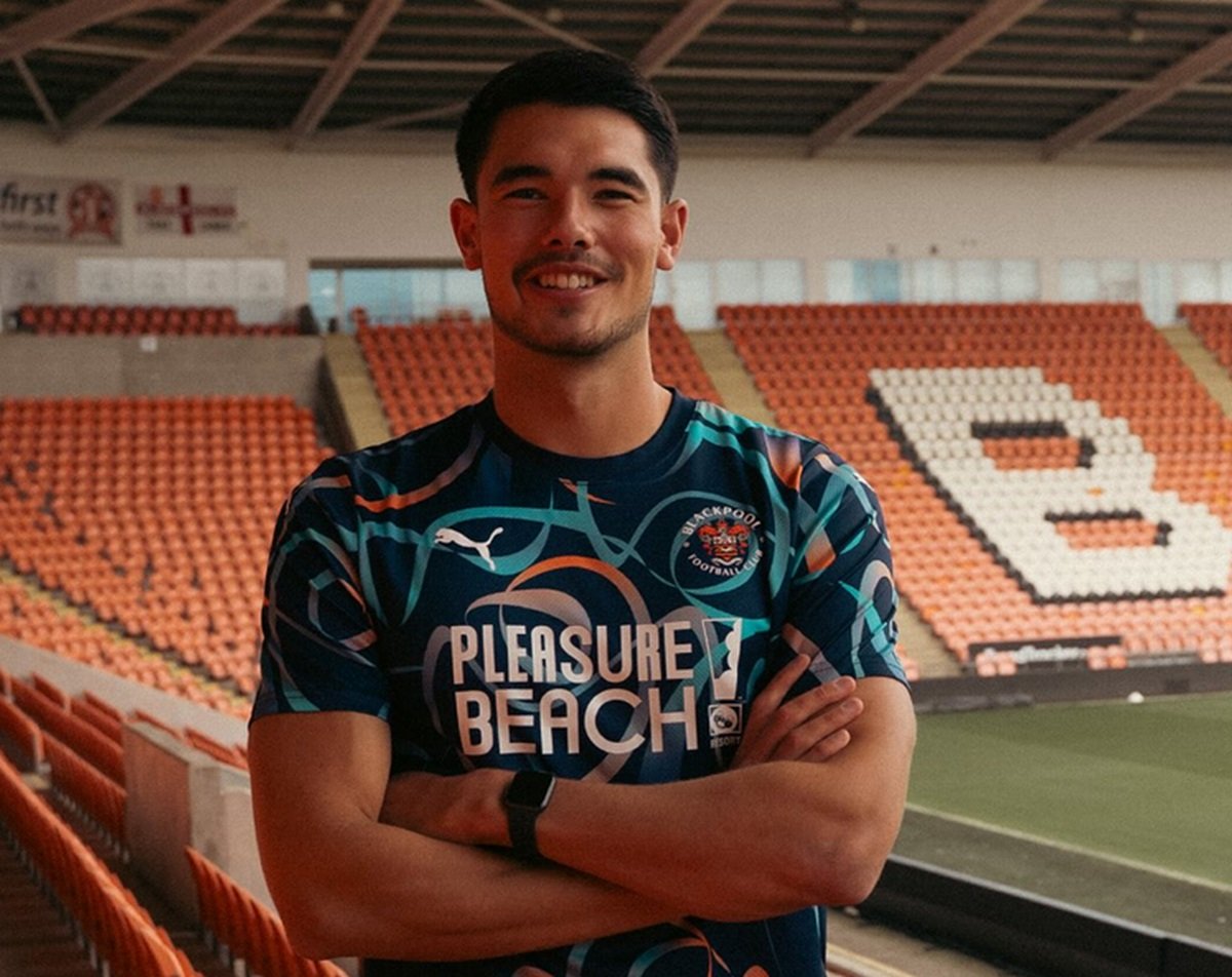 Elkan Baggott kala membela Blackpool.