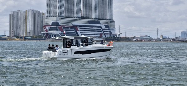 Kapal Persiar Mini
