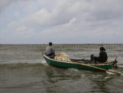 Diduga Korban Penipuan, Dua Warga Sumedang Melompat dari Kapal