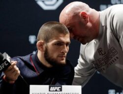 Khabib Dikeluarkan dari Pesawat, Dana White Kritik Frontier Airlines
