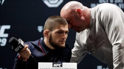 Khabib Dikeluarkan dari Pesawat
