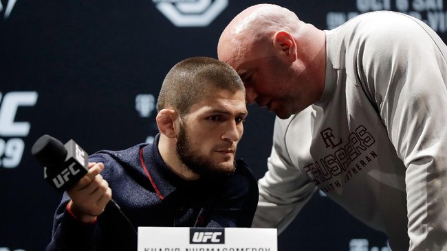 Khabib Dikeluarkan dari Pesawat