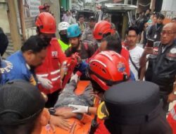 Pekerja Tewas Terjepit Material Tower yang Runtuh di Bekasi