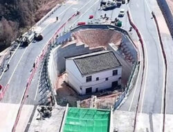 Rumah Paku, Kisah Huang Ping dan Jalan Tol yang Menembus Rumahnya