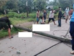 Kecelakaan Maut, Tiang Listrik Tumbang Menimpa Pengendara Motor di Binjai