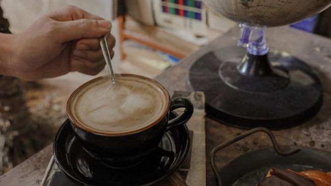 Minum kopi di pagi hari bisa membuat umur lebih panjang karena terhindar dari risiko munculnya berbagai masalah kesehatan.