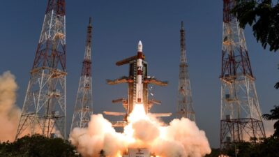 Roket PSLV-C45 milik Organisasi Penelitian Luar Angkasa India (ISRO) lepas landas dari Pusat Luar Angkasa Satish Dhawan di Sriharikota membawa EMISAT pada bulan April 2019.