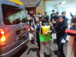 Keluarga Tunggu Keajaiban Setelah Kebakaran di Glodok Plaza