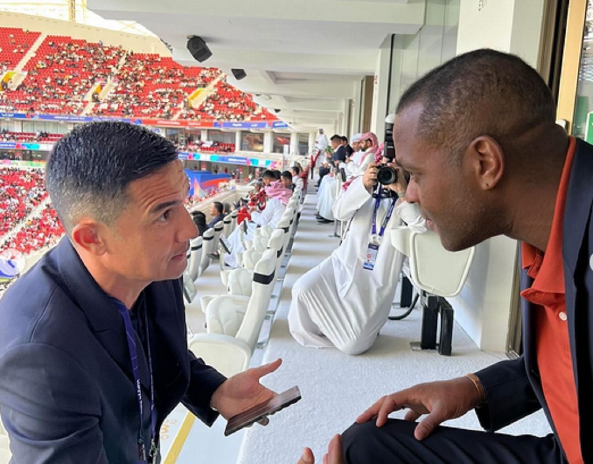 Patrick Kluivert (kanan) panik Timnas Australia ambil bagian di Piala AFF 2026?