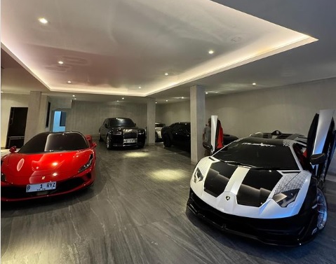 Mobil mewah Raffi Ahmad