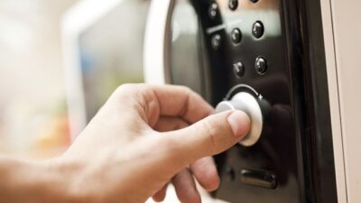 Ada beberapa makanan yang tidak boleh dipanaskan di microwave.