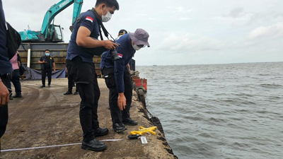 Olah TKP Kasus Kematian Hendrawan Ostevan di Perairan Marunda