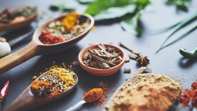 Ada beberapa rempah yang bisa dicampurkan ke kopi untuk memaksimalkan proses penurunan berat badan.