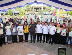 Tegaskan Kepastian Hukum Tanah Warga Negara, Menko AHY dan Wamen Ossy Serahkan Setipikat Tanah untuk Warga Lebak