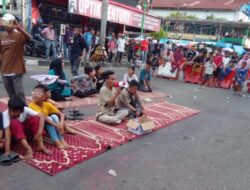 Aksi Blokade Jalan oleh PKL Permindo Gegerkan Pasar Raya Padang