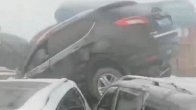 Puluhan Kendaraan Tabrakan Beruntun