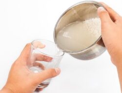 Tips Aman Menggunakan Air Cucian Beras untuk Kulit