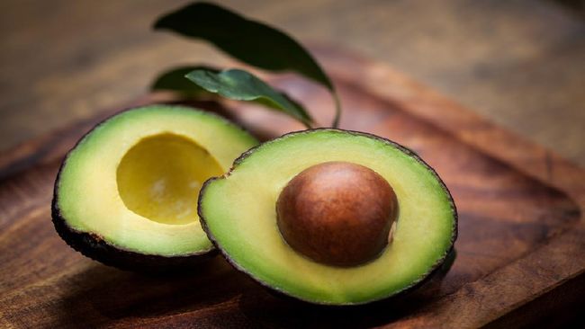 Selain dagingnya, biji alpukat juga ternyata kaya manfaat kesehatan.