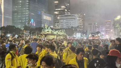 Mahasiswa Aksi di Patung Kuda