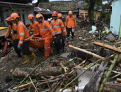 Infrastruktur Sukabumi Rusak Parah, Dinas PUPR Kerahkan Alat Berat