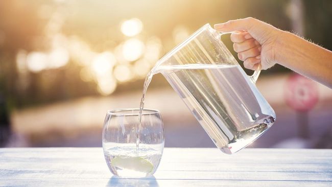 Ada beberapa cara mencukupi kebutuhan cairan selama puasa.