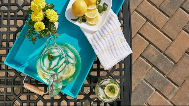 Ada beberapa hal yang terjadi pada tubuh saat minum air lemon setiap hari.