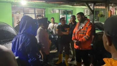 Wako Fadly Amran datangi rumah komplek TNI yang terkena puting beliung.