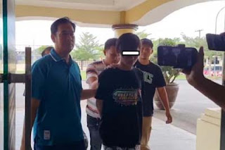 Remaja pelaku penculikan dan pemerkosaan bocah SD asal Serang saat diamankan polisi.