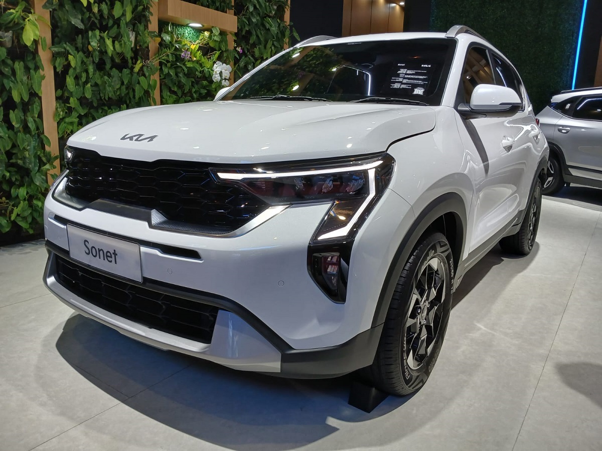 KIA Sonet dipamerkan di IIMS 2025.