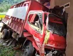 Kecelakaan Mengerikan di Maros, Truk Oleng dan Hantam Kendaraan, Enam Orang Dilarikan ke RS