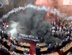 Anggota Parlemen Serbia Alami Stroke di Tengah Kekacauan Sidang