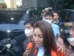 Diam Saat Diperiksa, Nikita Mirzani Resmi Jadi Tersangka Pemerasan