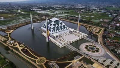 7 Masjid Megah di Indonesia dengan Desain Unik dan Menawan