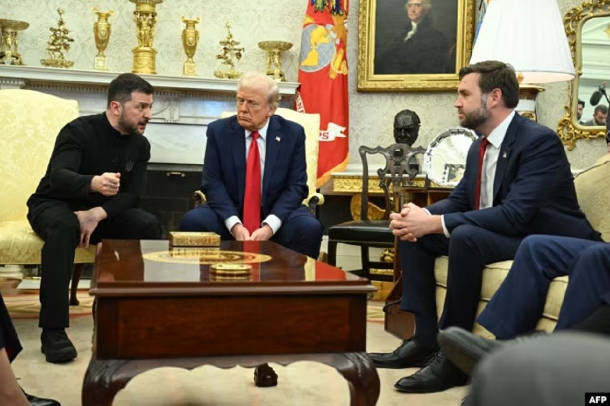 Presiden Amerika Serikat Donald Trump dengan Presiden Ukraina Volodymyr Zelensky di Gedung Putih.