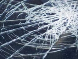 Heboh! Sopir Truk Hancurkan Mobil yang Diduga Dipakai Mencuri Ban Serep