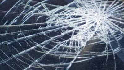 Sopir Truk Hancurkan Mobil