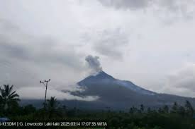 Gunung Lewotobi Kembali Erupsi