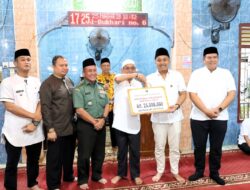 Wagub Vasko Serahkan Bantuan Pembangunan Masjid Nurul Iman Naras 1 Kota Pariaman