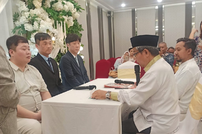 Tersentuh Suara Azan