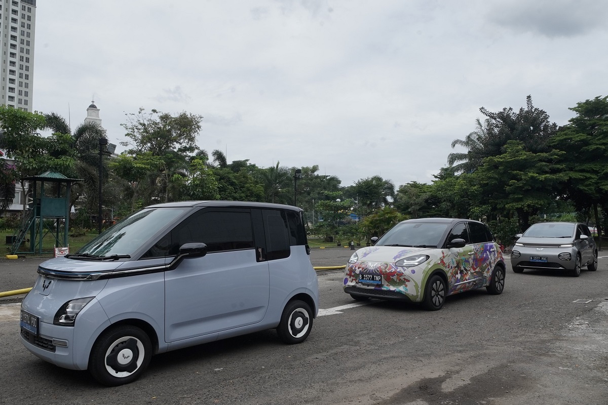 Perdana, Penjualan Mobil Listrik Kalahkan Hybrid.