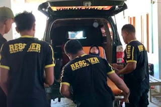 Tim Satlinmas evakuasi korban jatuh di tebing Pantai Siung, Gunungkidul.