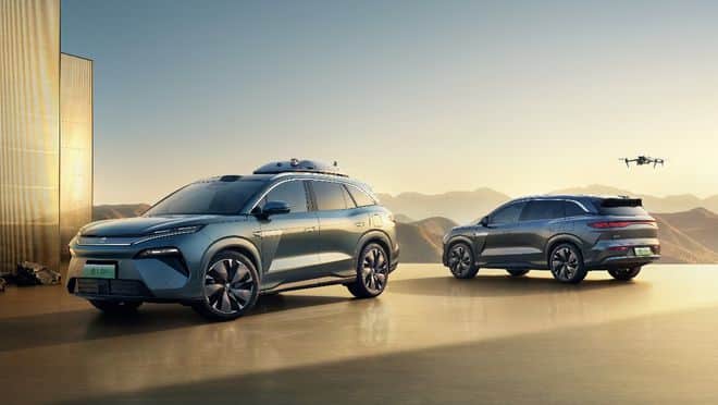 BYD Luncurkan Mobil Dilengkapi Drone di Atap, Segini Harganya.
