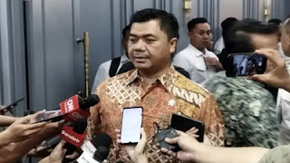 Wakil Menteri Sekretaris Negara (Wamensesneg) Juri Ardiantoro di Kompleks Parlemen, Jakarta, Kamis (13/2/2025).