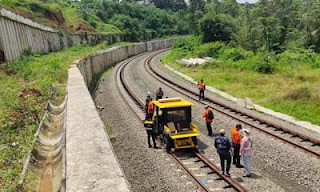 KAI Ingatkan Ancaman Pidana dan Denda Bila Masih Ada Aktivitas di Jalur Kereta.