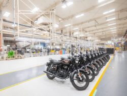 Royal Enfield Dominasi Pasar Motor Mid-Size, Capai Penjualan 1 Juta Unit