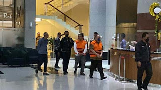 KPK tahan 2 tersangka korupsi