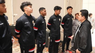Erick Thohir bersama Timnas Indonesia U-17.