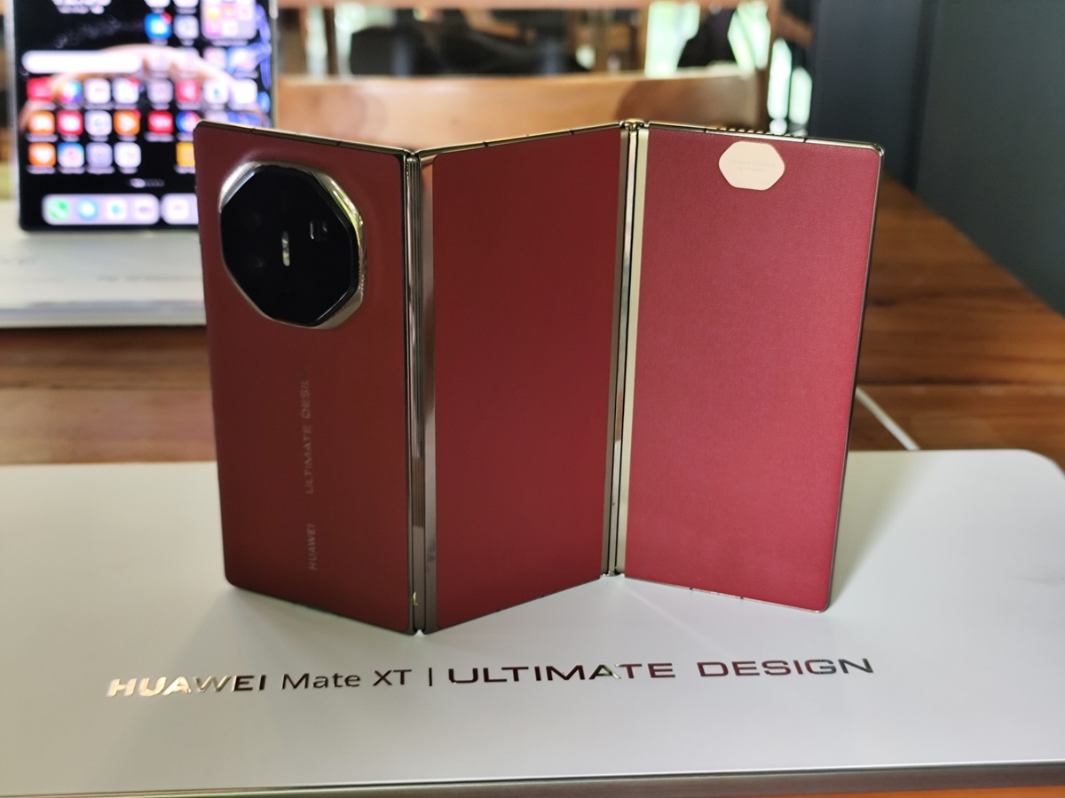 Huawei Mate XT Ultimate Design.