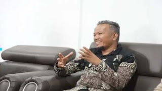Kepala Ombudsman Sumbar Adel Wahidi.